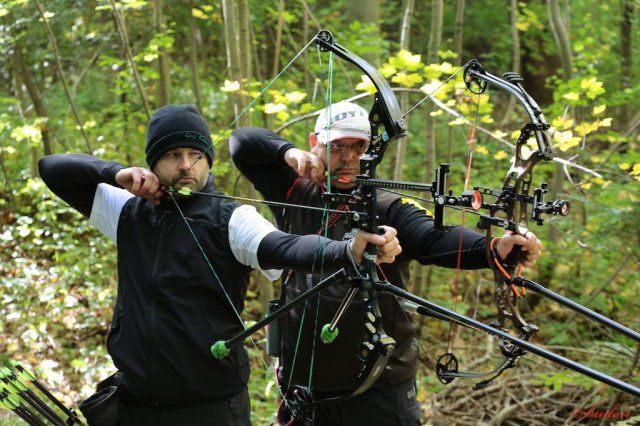 Arqueros de arco compuesto en el campeonato de Europa. Foto: Archery Europe
